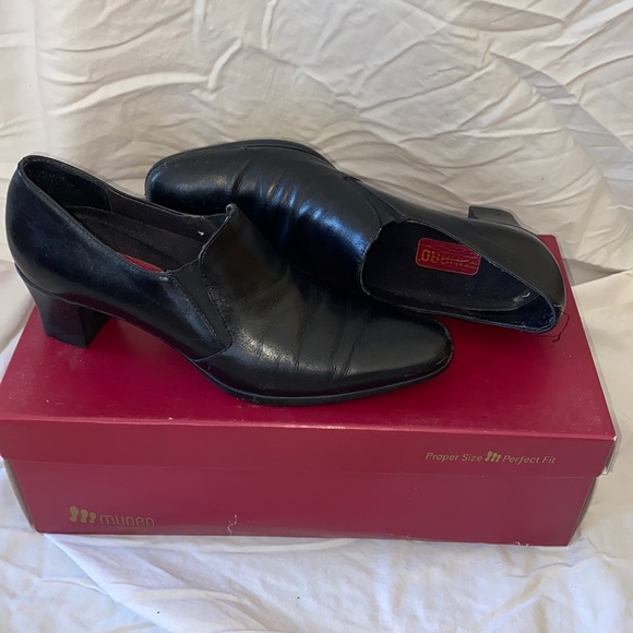 Munro American Black Tatum Shoes size 8